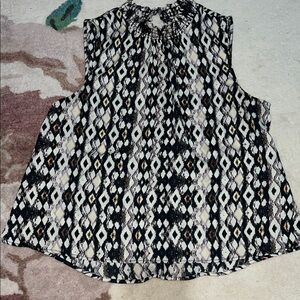 Roan + Ryan Evereve Elegant Sleeveless Diamond Print Blouse